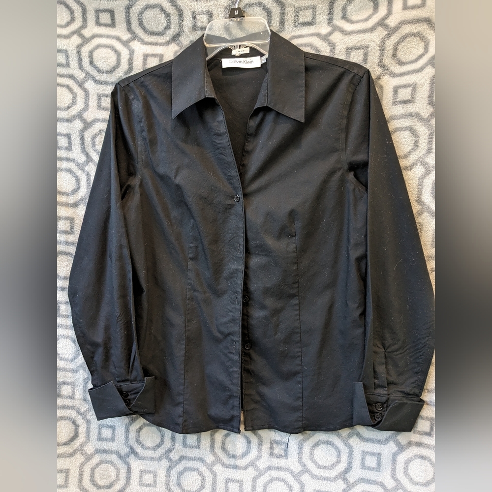Calvin Klein fitted shirt. Size 6.